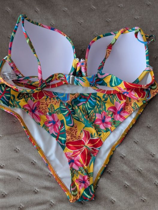 Дамски бански L размер