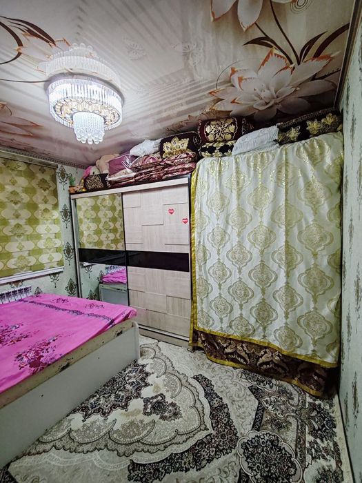 Kosmos domdan 1 etaj 3 xonalik uy sotiladi