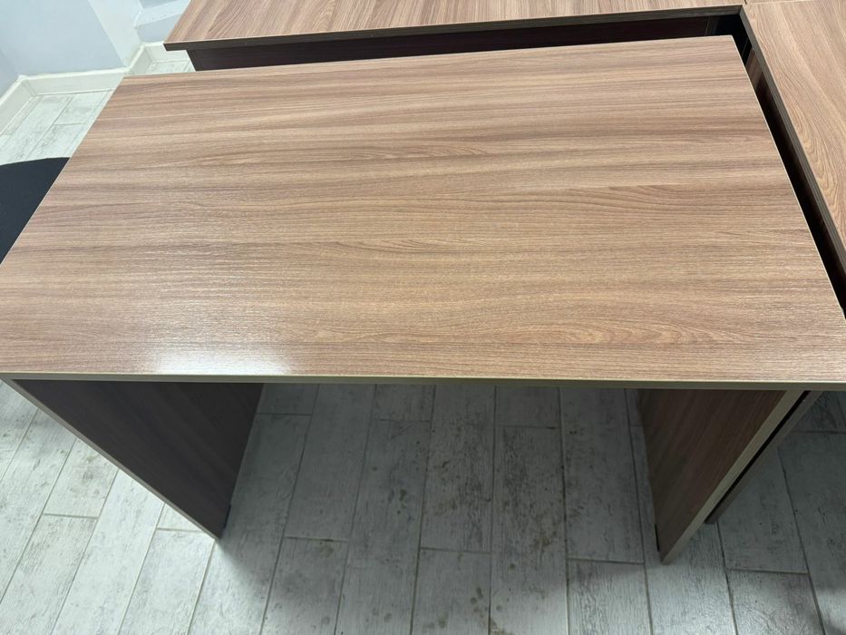 стол письменный в отличном состоянии