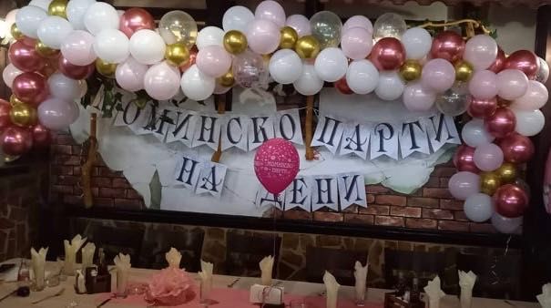 Арка, декоративни масички, поставки и обемни цифри под наем