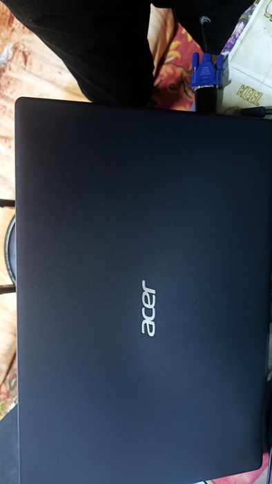 Noutbuk sotiladi Acer