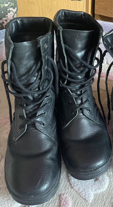 Продаётся комплект военной одежды. В отличном состоянии. Размер 46-48.