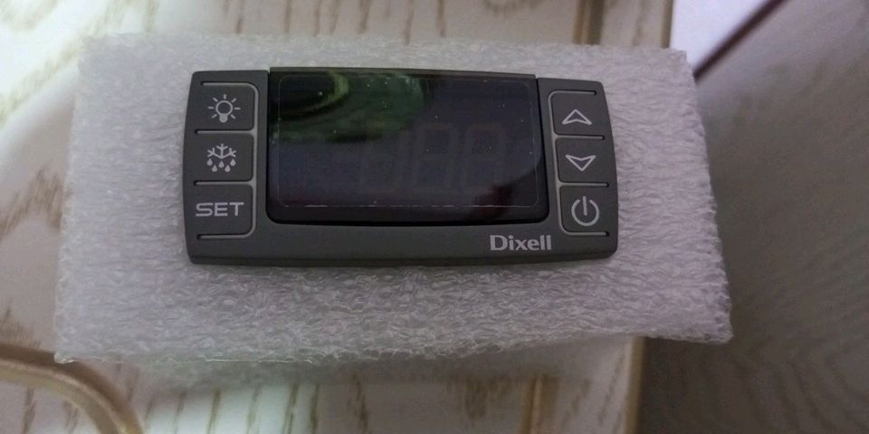 Dixell. Emerson climate technologies