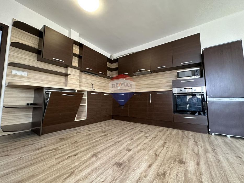 Дава се под наем Тристаен апартамент в Варна, Левски - 110 кв.м за 765 € - Снимка #2