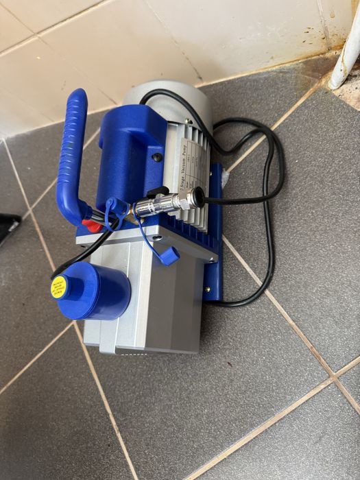 Pompa de vid Vevor noua