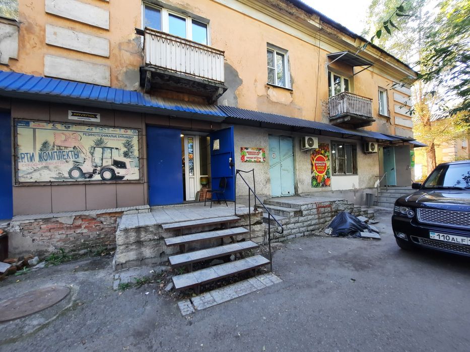 3к квартира, Бажова 57