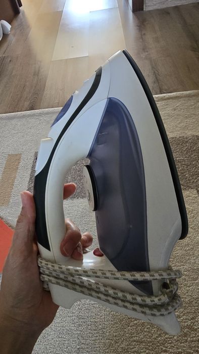 Продам утюг в рабочем состояний