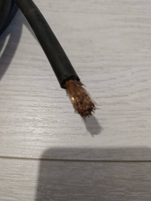 Кабель для сварочного аппарата.