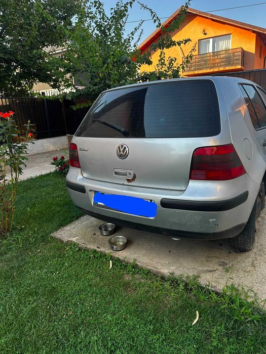 Se vinde masina personala Golf 4 1.4