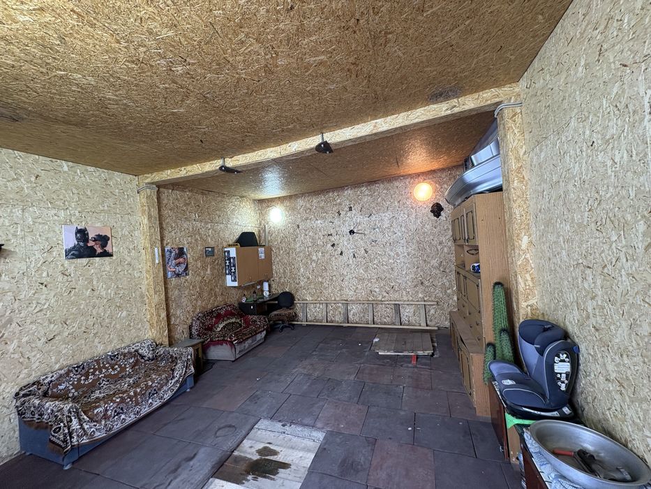 Просторный Гараж за Геммой