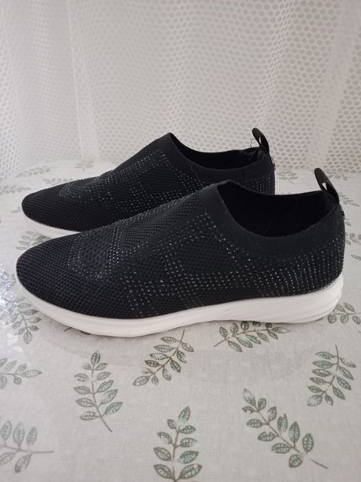 Продам на 40-41 р.нат.кож.обувь .