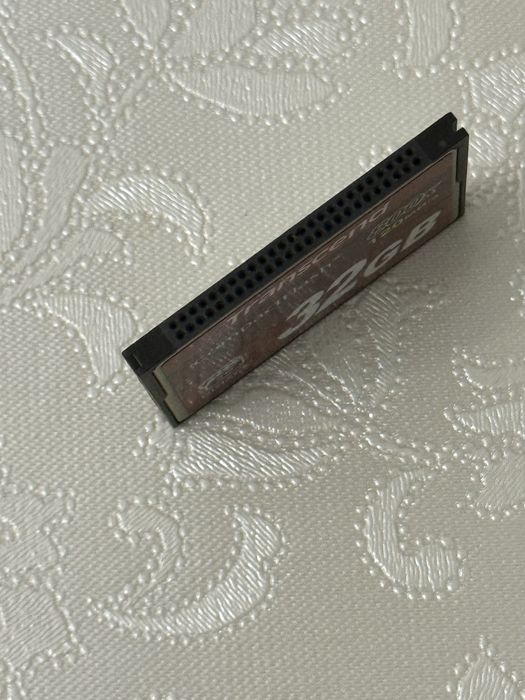 Lexar USB Card Reader + 32GB xotira kartasi (komplekt) sotiladi