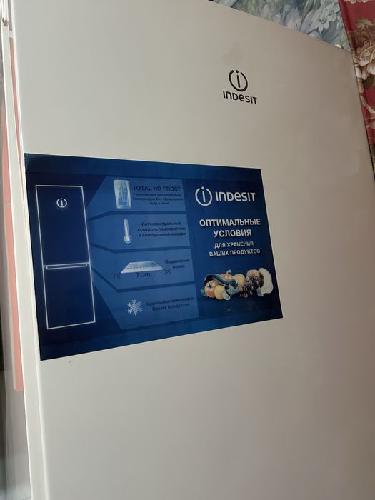 Продам холодильник indesit