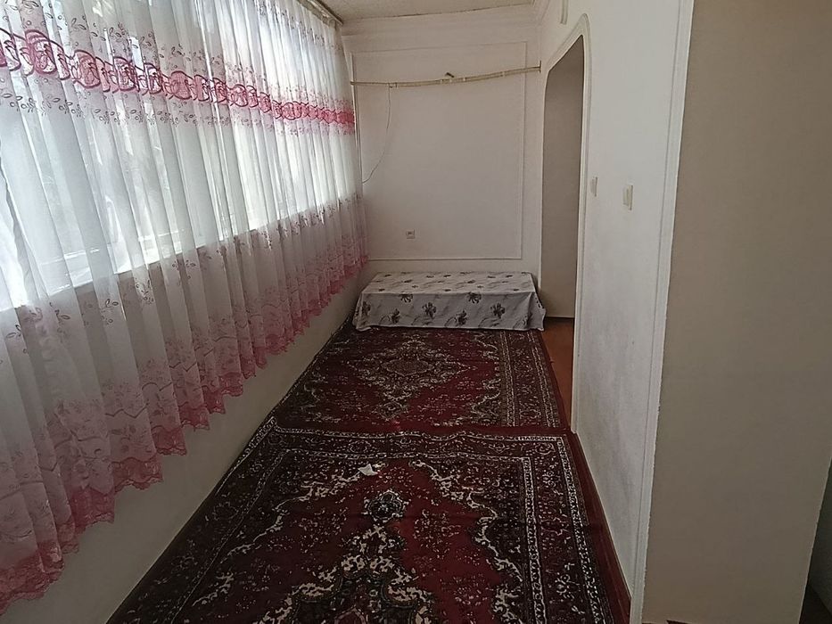 Срочно продается 3х ком кв 3-этаж 77-серия Микрорайон (сотилади)