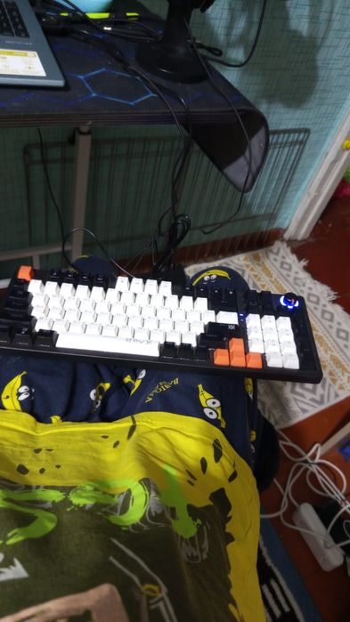 Продам клавиатуру