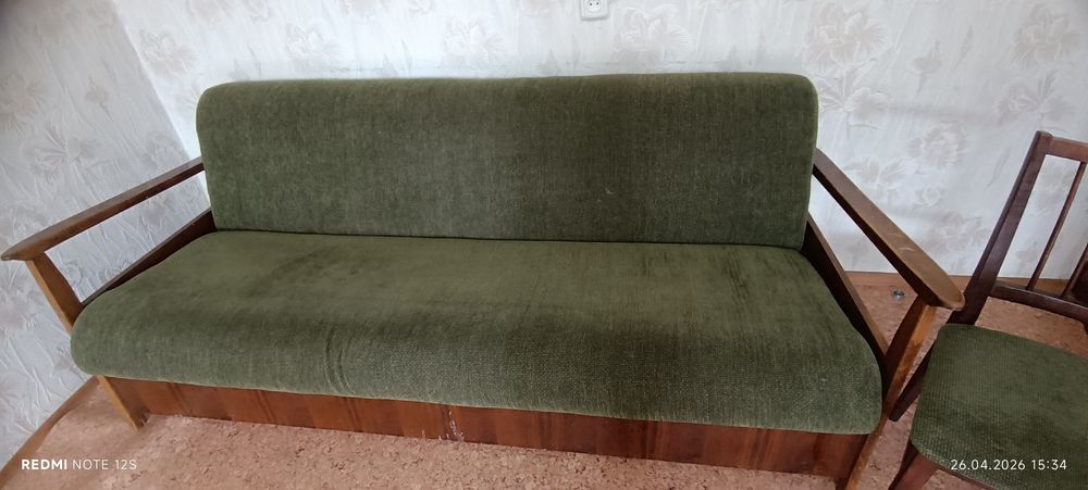 Sfati yaxsh rasiski divan 3 ta stulchigi bor