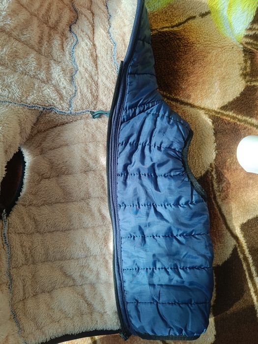 Продам жилетки и куртку