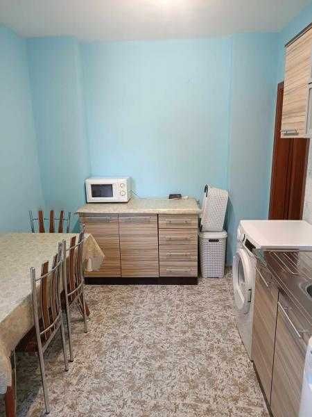 Дава се под наем Двустаен апартамент в Бургас, Лазур - 44 кв.м за 408 € - Снимка #2
