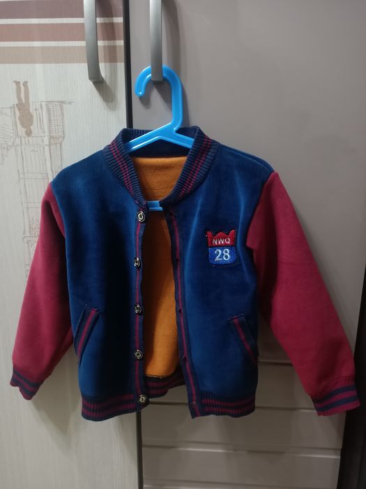 Продам бомбер на мальчика.