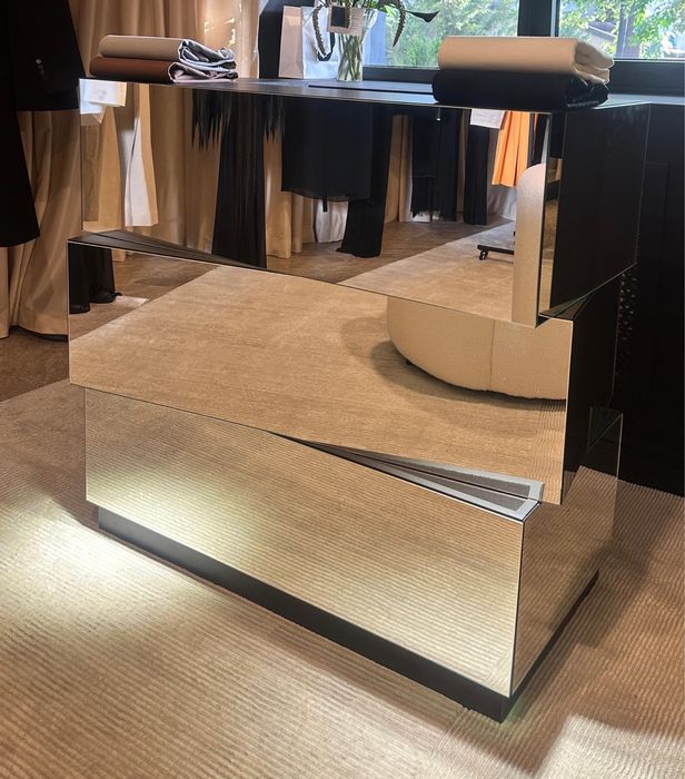 Ресепшен стол для бизнеса