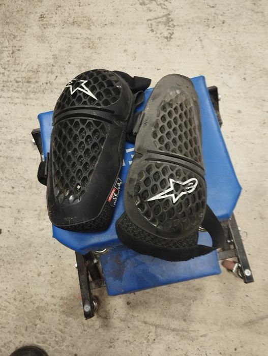 Каска Bellразмер м ризница fox наколенки aipnestat s/m