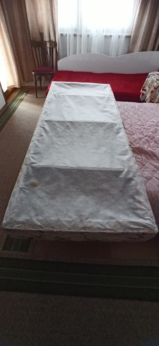 Матрак 190/72 см (дунапрен 8см.) с дървена основа