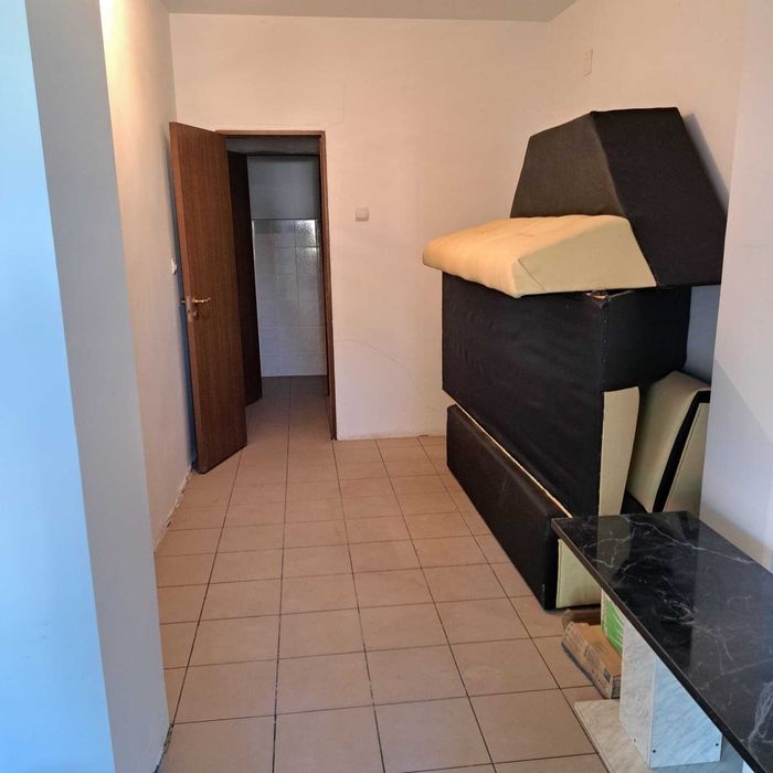 Spatiu comercial Zamostea, Central, situat in fata scolii. De vanzare sau de inchiriat.