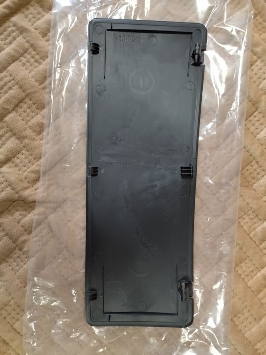 Крышка аккумулятора Ауди а6с5