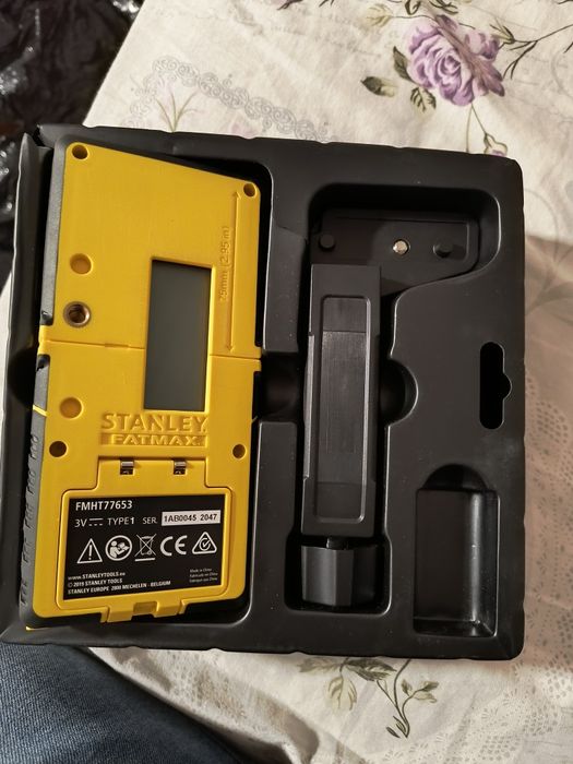 Vând telecomanda laser Stanley