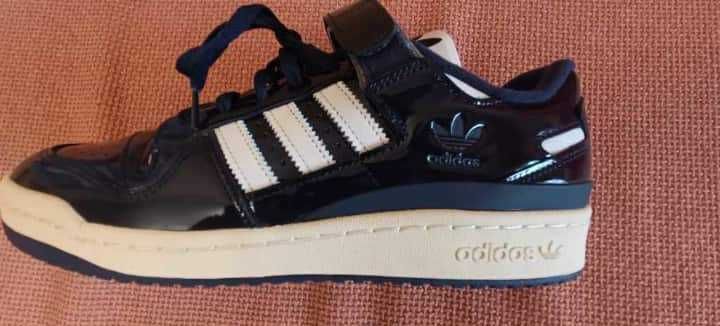 Adidas чисто нови ...