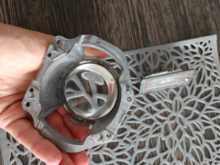 Продавам лупа за фар и плафон за Audi A4 B6