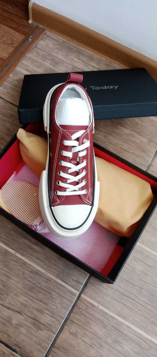 Продаю кеды новые