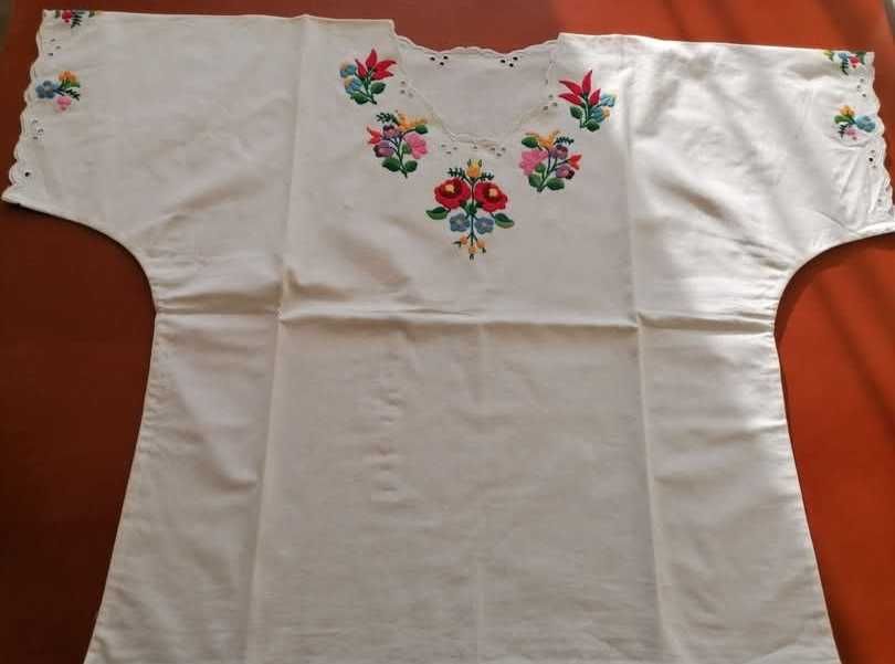 Дамска блуза с бродерия