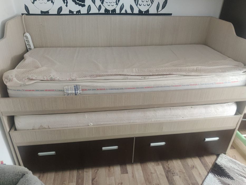 Vând pat de o persoană,extensibil