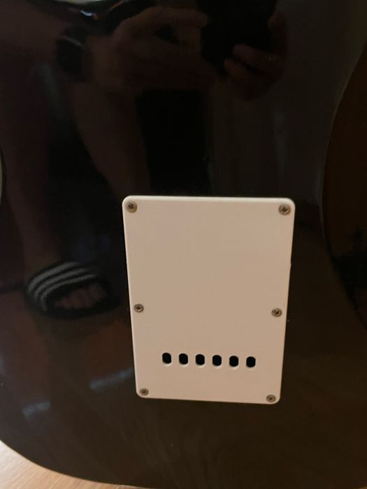 Vand 2 chitare electrica si clasica