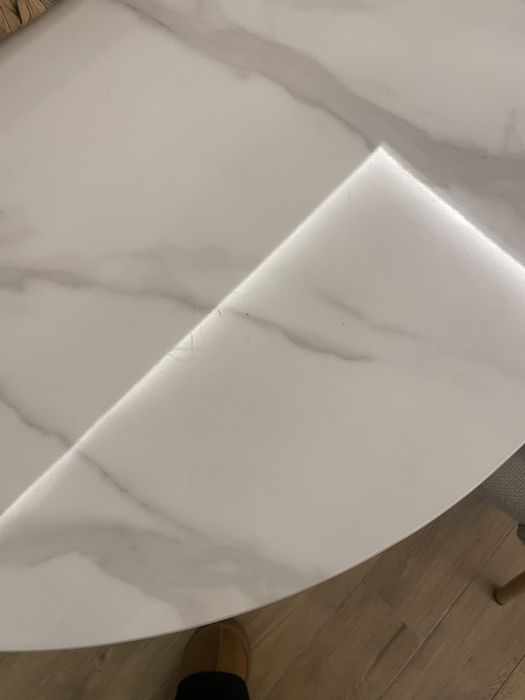 Елегантна маса за хранене