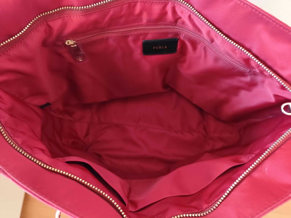 Чанта Furla в наситено червено