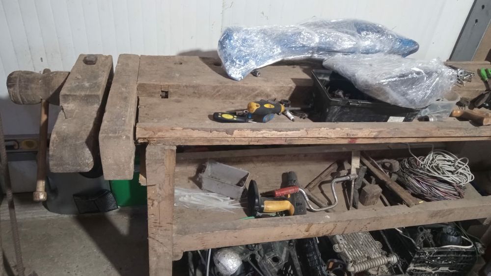 Vand banc de lucru vechi de peste 80 de ani
