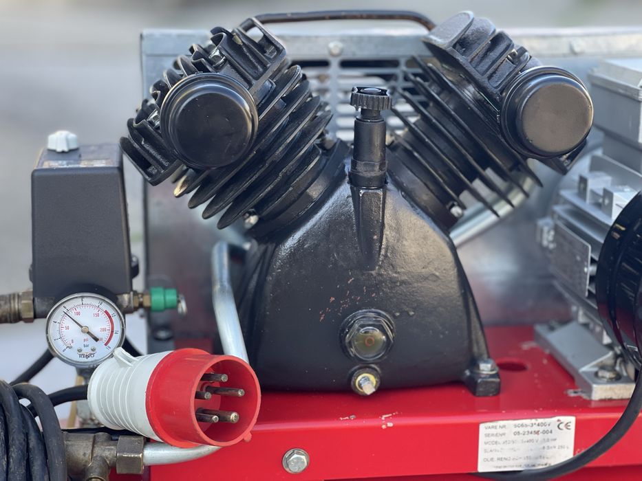 V-Образен компресор за въздух RENO-DENMARK 350/50 - 50л | 1.5kW | 400V