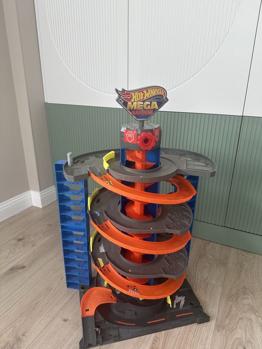Hot Wheels GTT95 Сити Мега Гараж