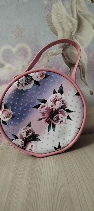 Косметика и сумка