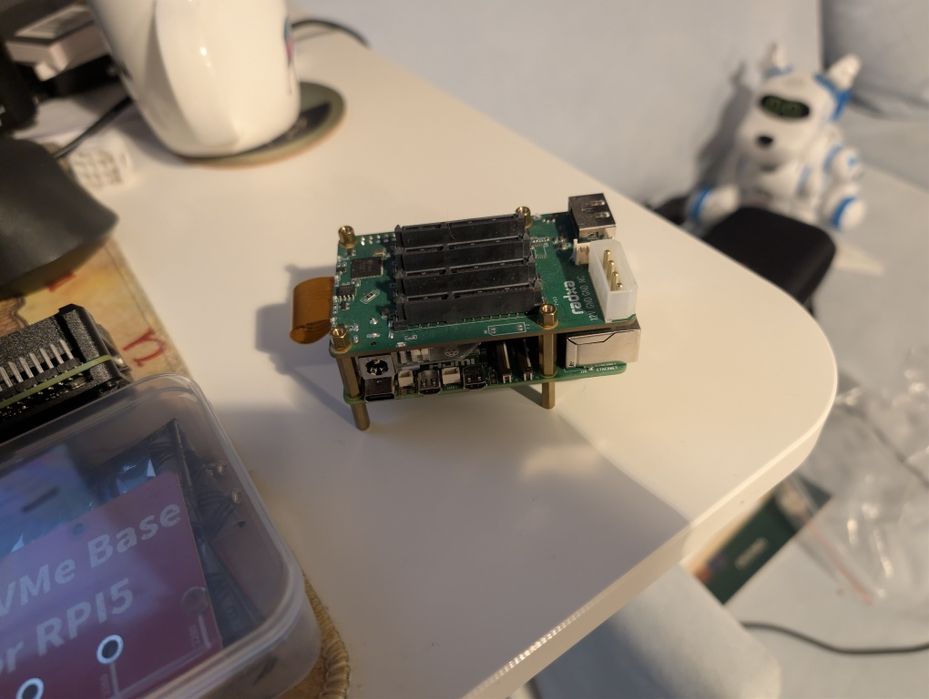 Продавам 2х raspberry pi 5 4GB модела, и много аксесоари