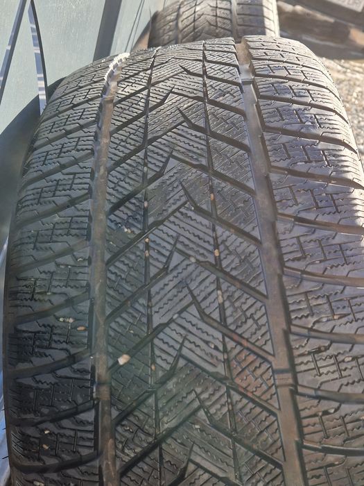 Vand 2 Cauciucuri Iarna 285 45 19 ca noi !!!
