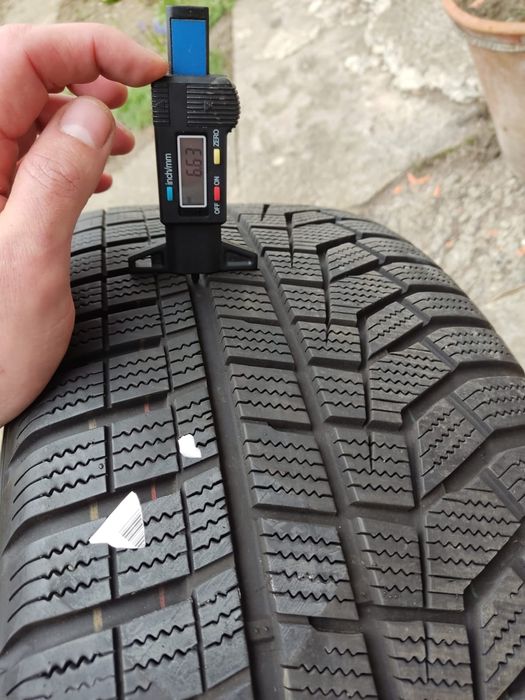 245/40 R21 100v Hankook Winter i cept evo2