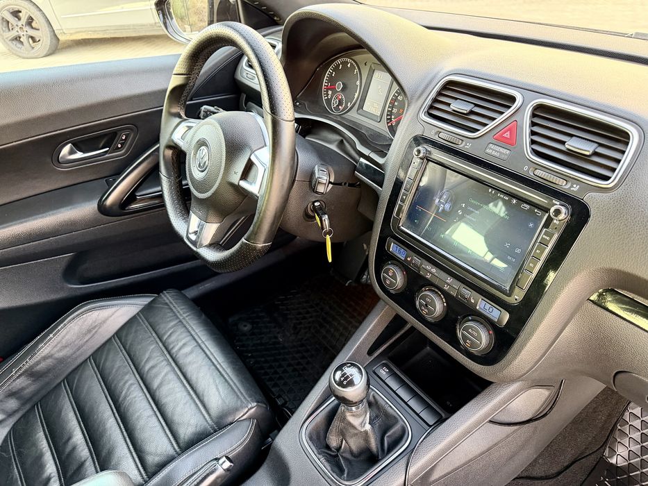 • Volkswagen Scirocco R 2.0 TFSI 350 cp •Parc Auto / RATE / Garanție •