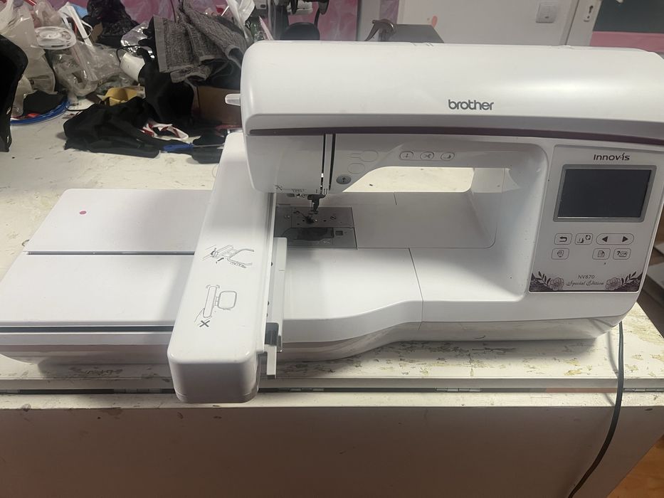 Masina de brodat Brother Innov-Is 870 SE