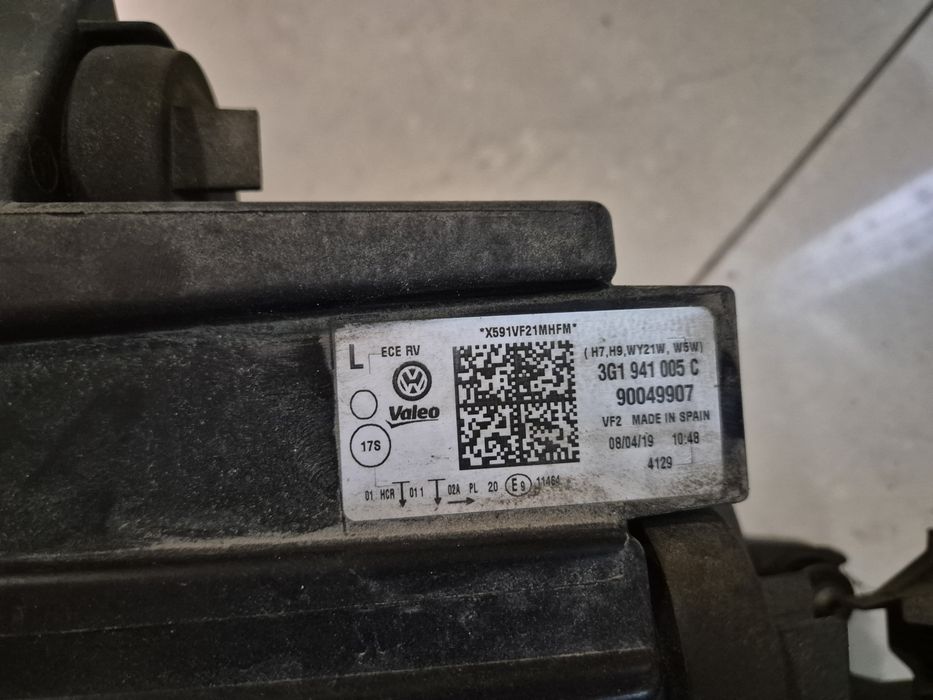 Far oe stanga pt vw passat b8