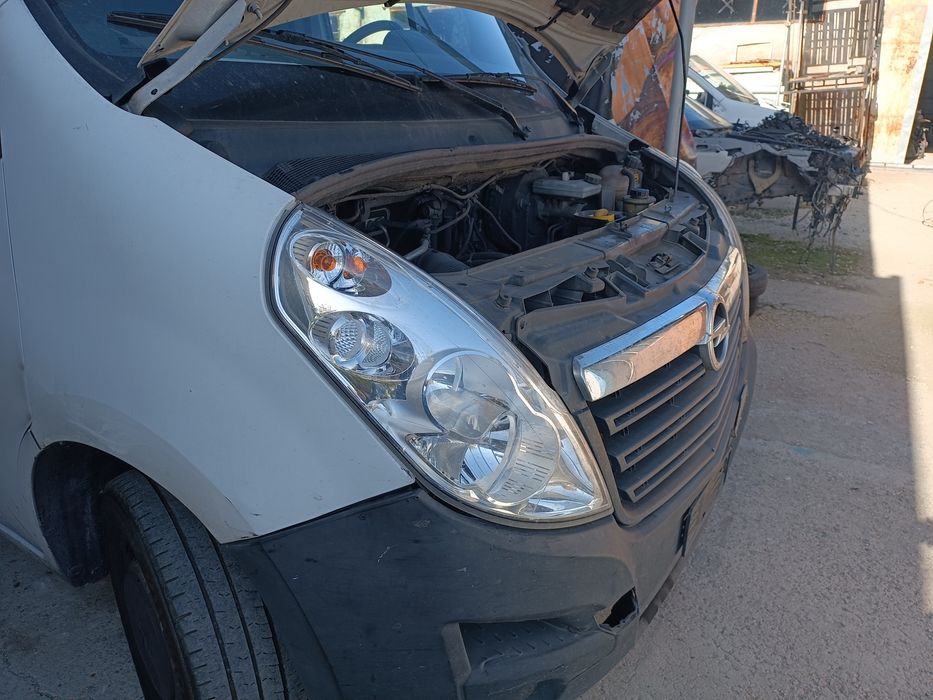 Продавам Опел Мовано на части