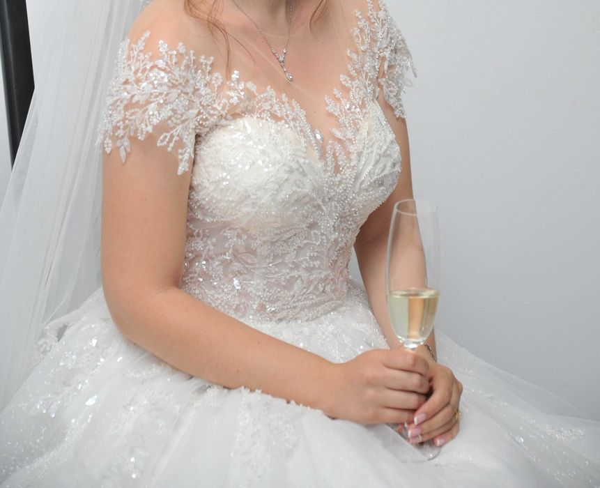 Vând rochie de mireasă