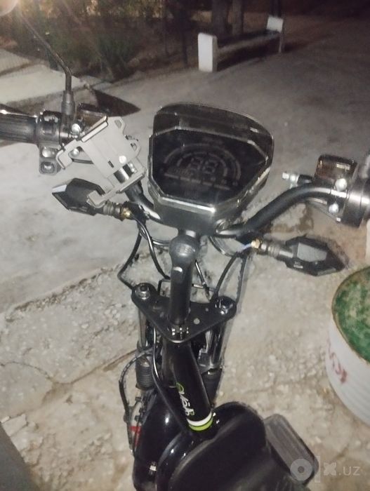 Skuter evelo  64.v katta akumlator 100 ga yetadi